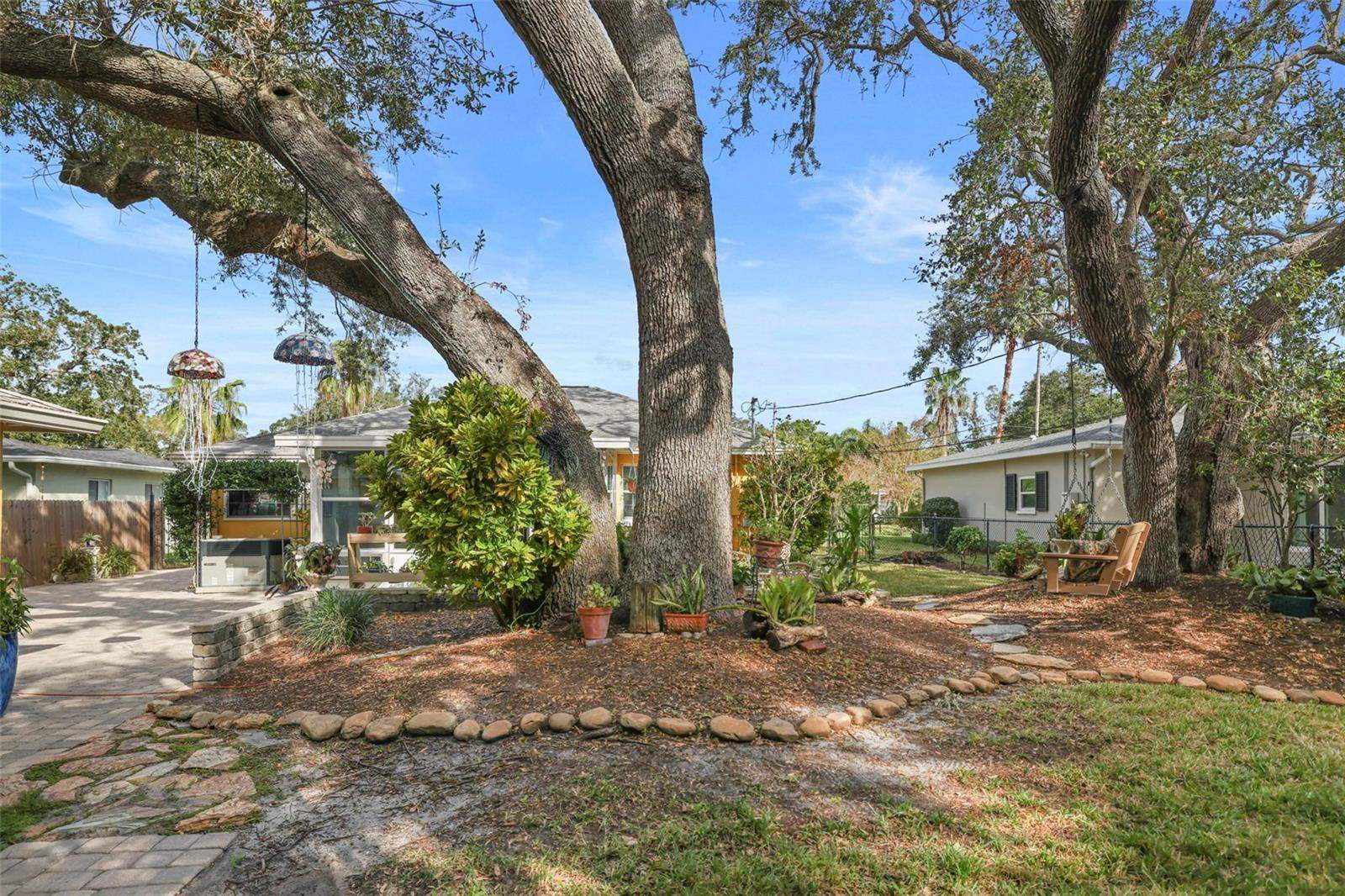 225 Garden Circle South, Dunedin, FL 34698