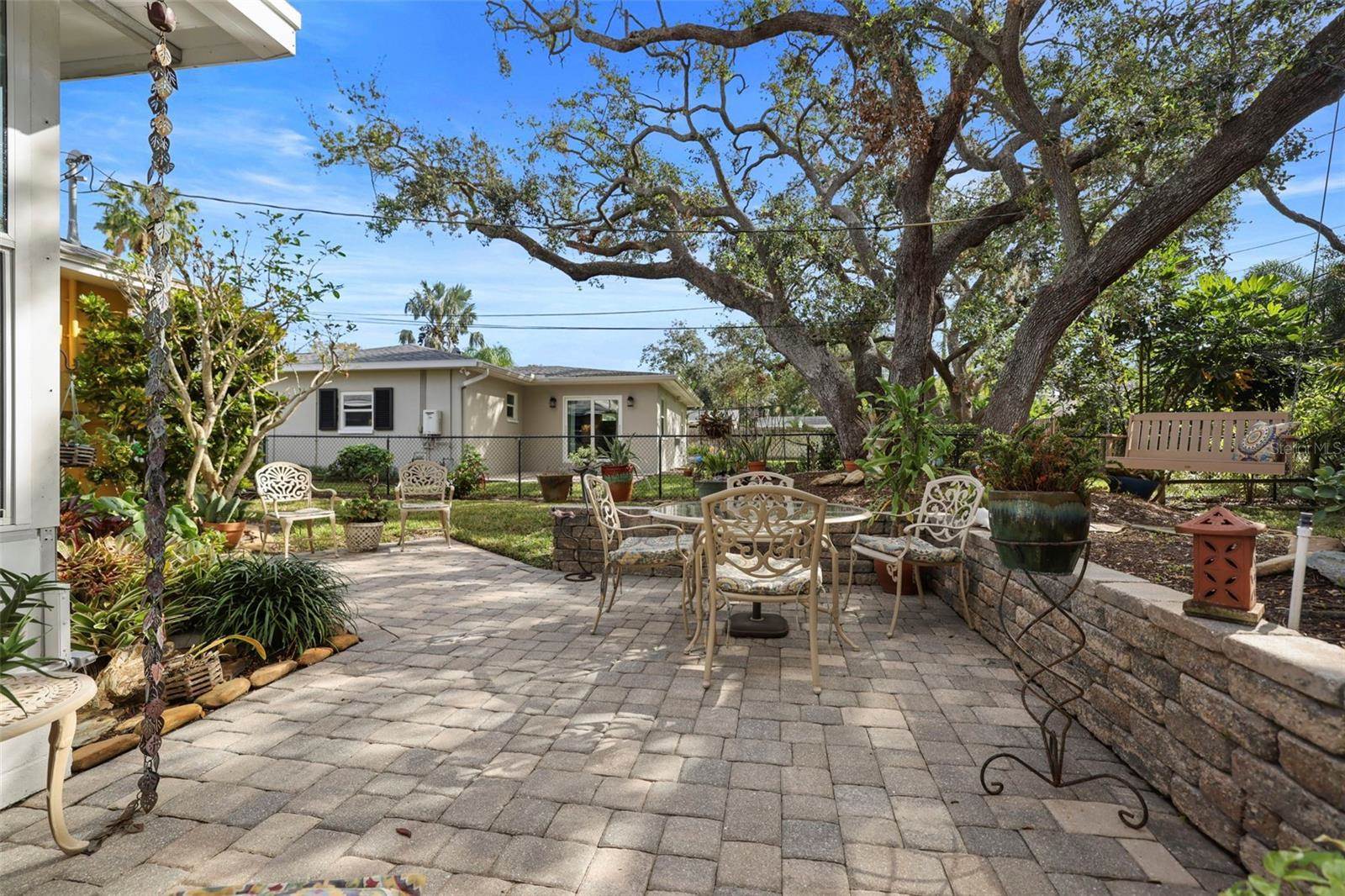 225 Garden Circle South, Dunedin, FL 34698