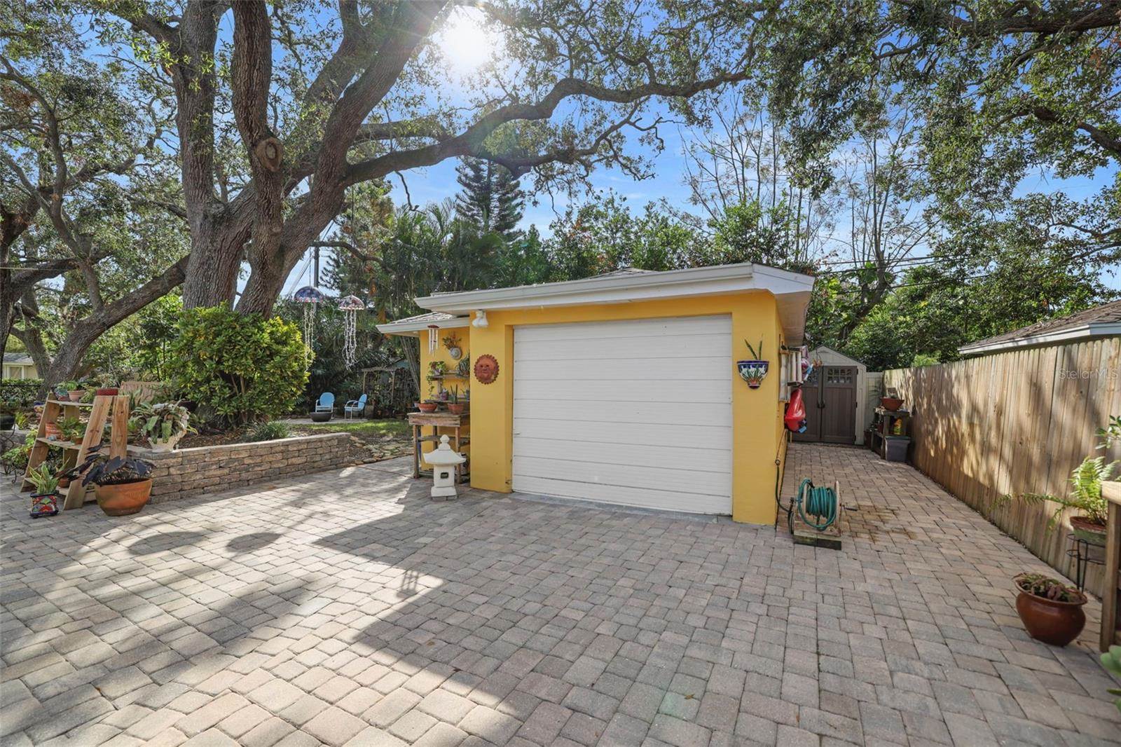 225 Garden Circle South, Dunedin, FL 34698