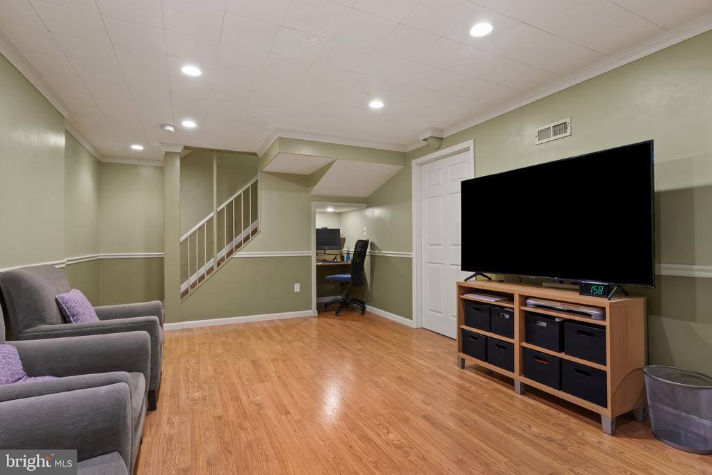 6371 Woodland Forest Drive, Elkridge, MD 21075