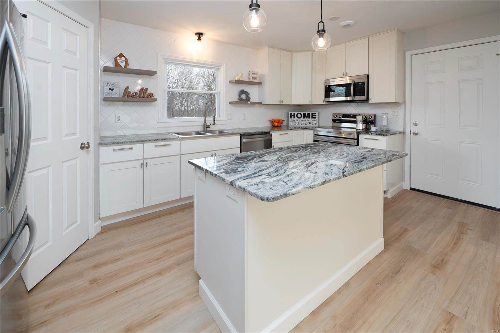 21070 Highway Y, Saint Robert, MO 65584