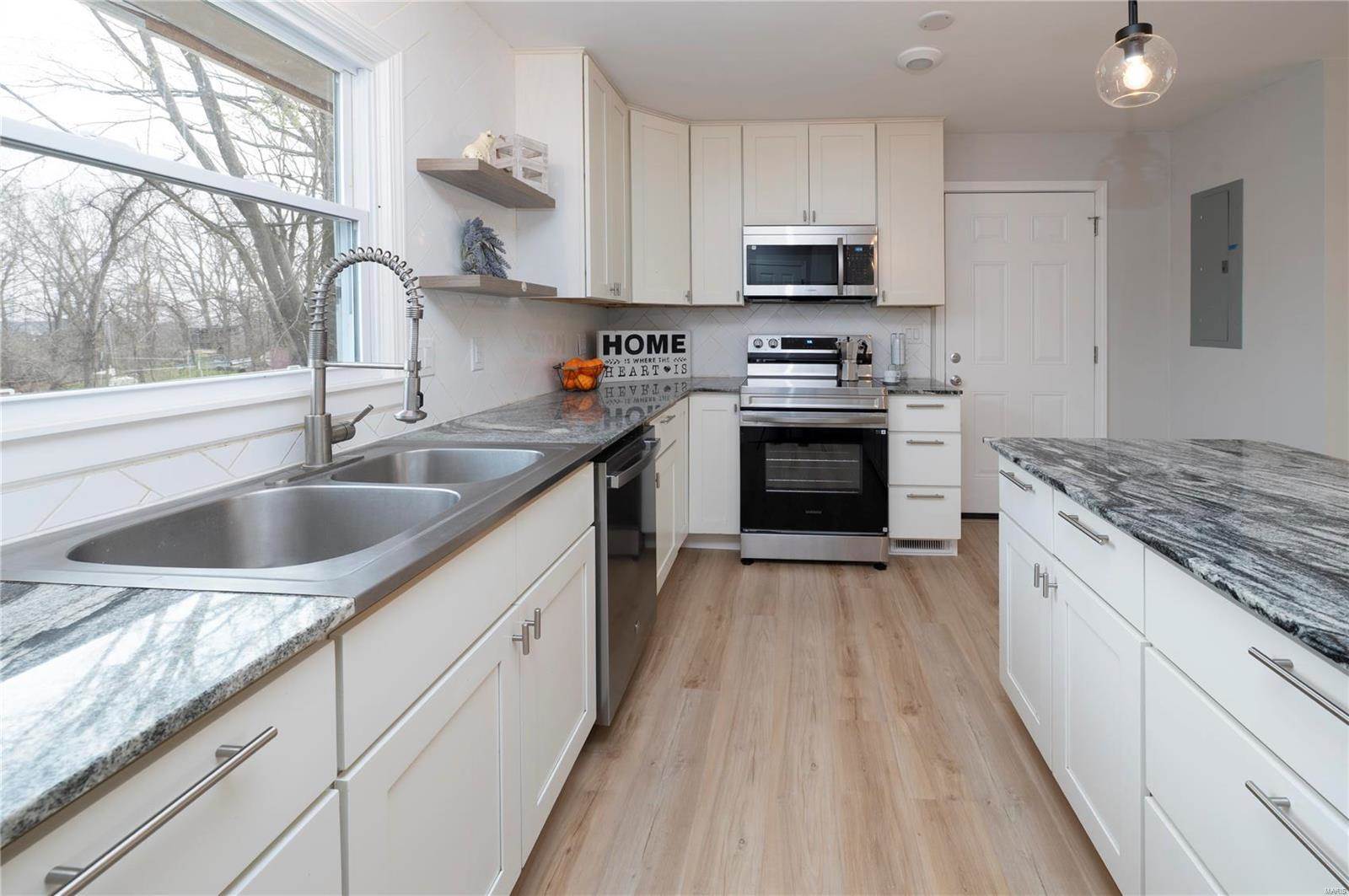 21070 Highway Y, Saint Robert, MO 65584