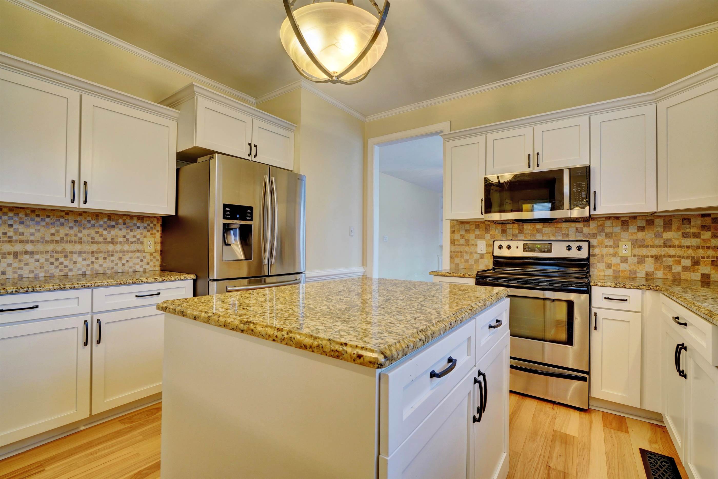 817 Forest Lakes Dr, Chesapeake, VA 23322