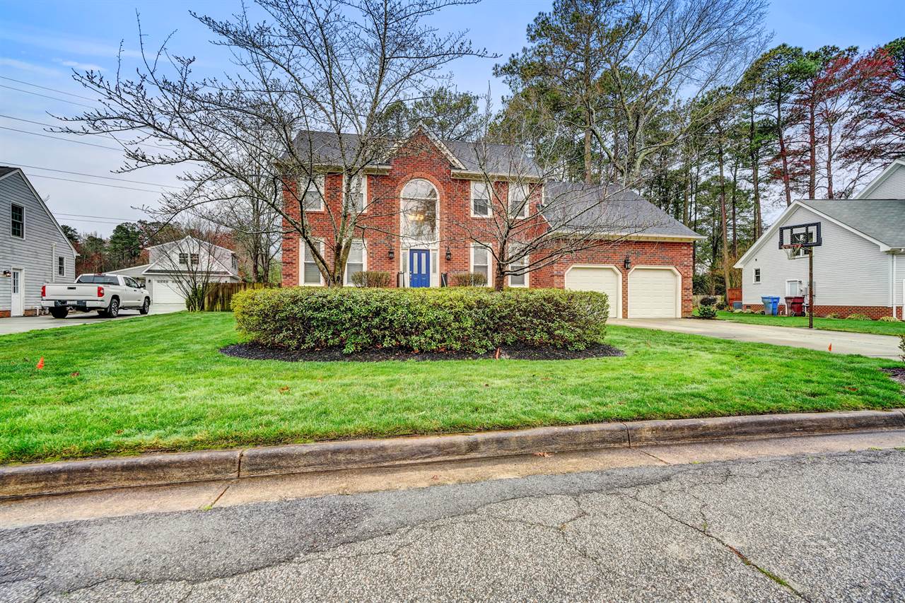 817 Forest Lakes Dr, Chesapeake, VA 23322