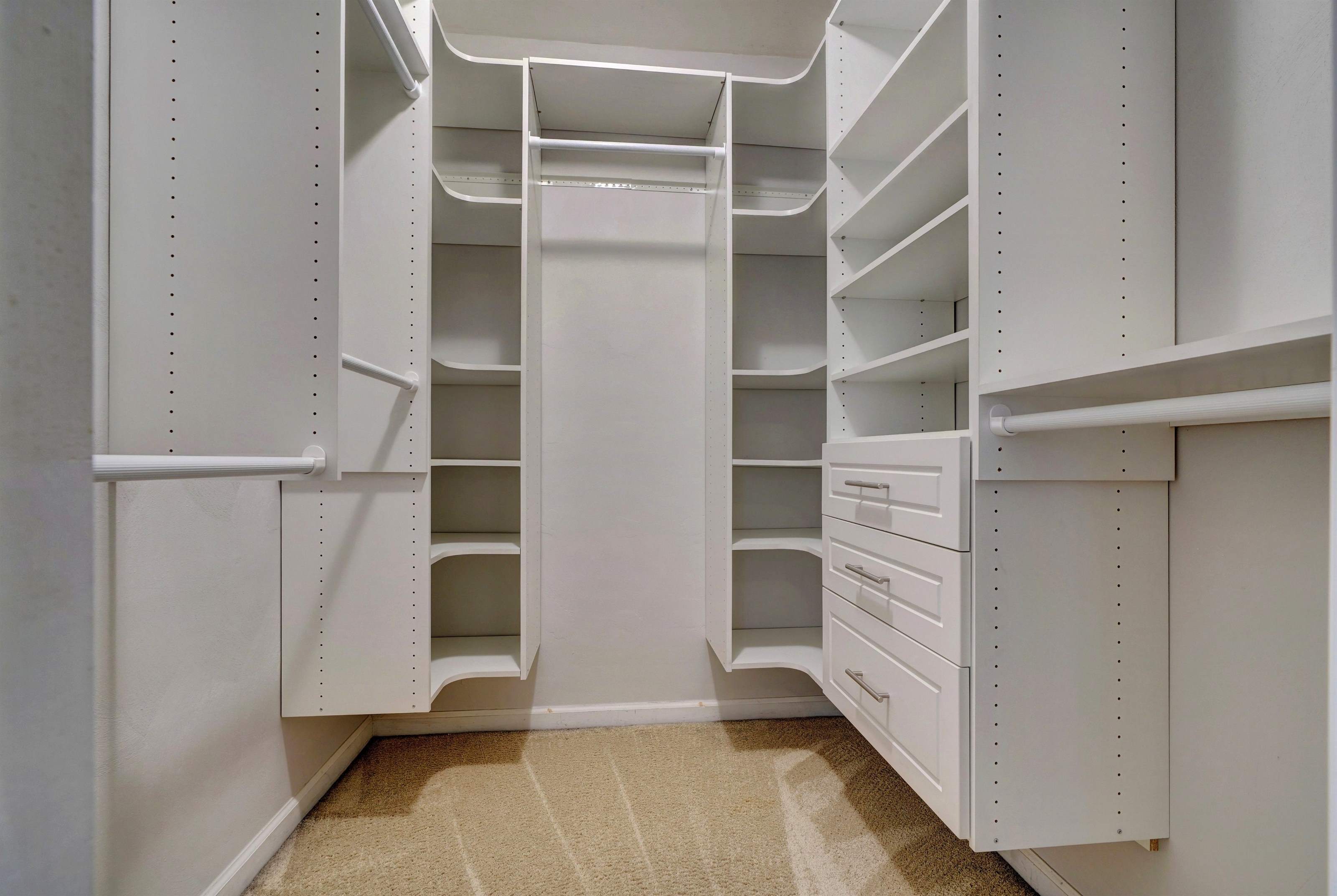 817 Forest Lakes Dr, Chesapeake, VA 23322