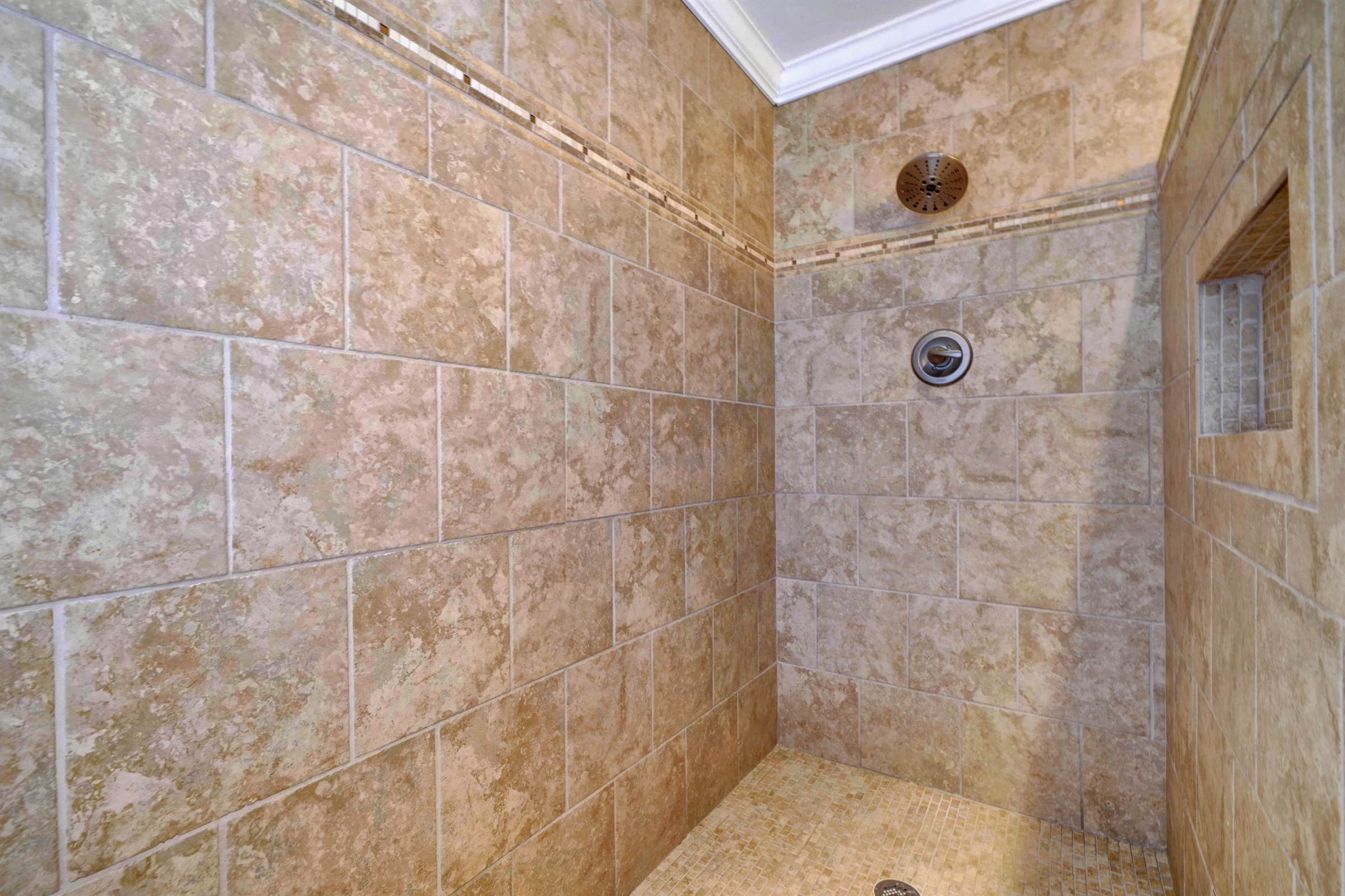 817 Forest Lakes Dr, Chesapeake, VA 23322