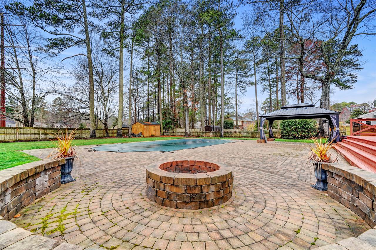 817 Forest Lakes Dr, Chesapeake, VA 23322