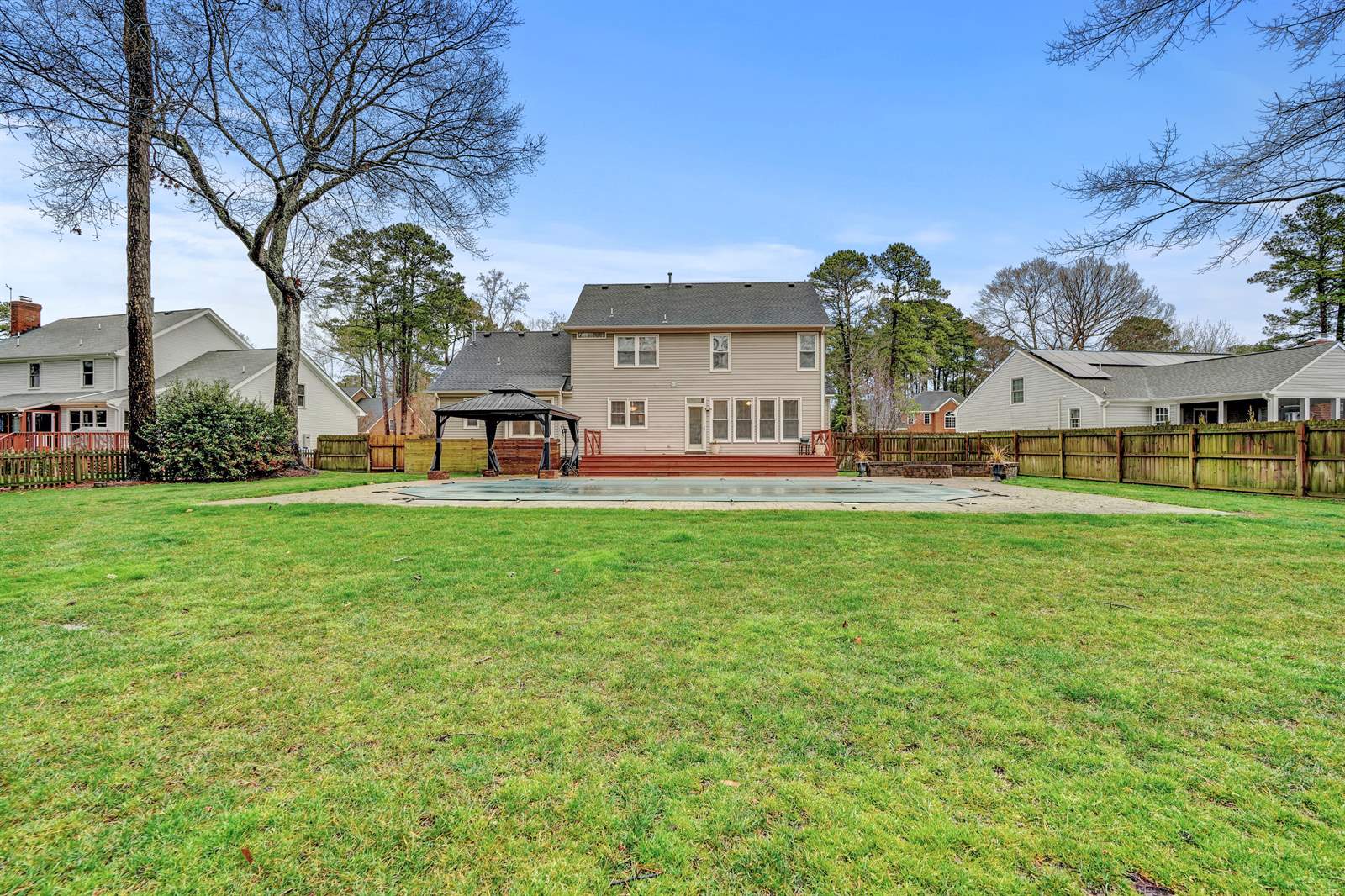 817 Forest Lakes Dr, Chesapeake, VA 23322