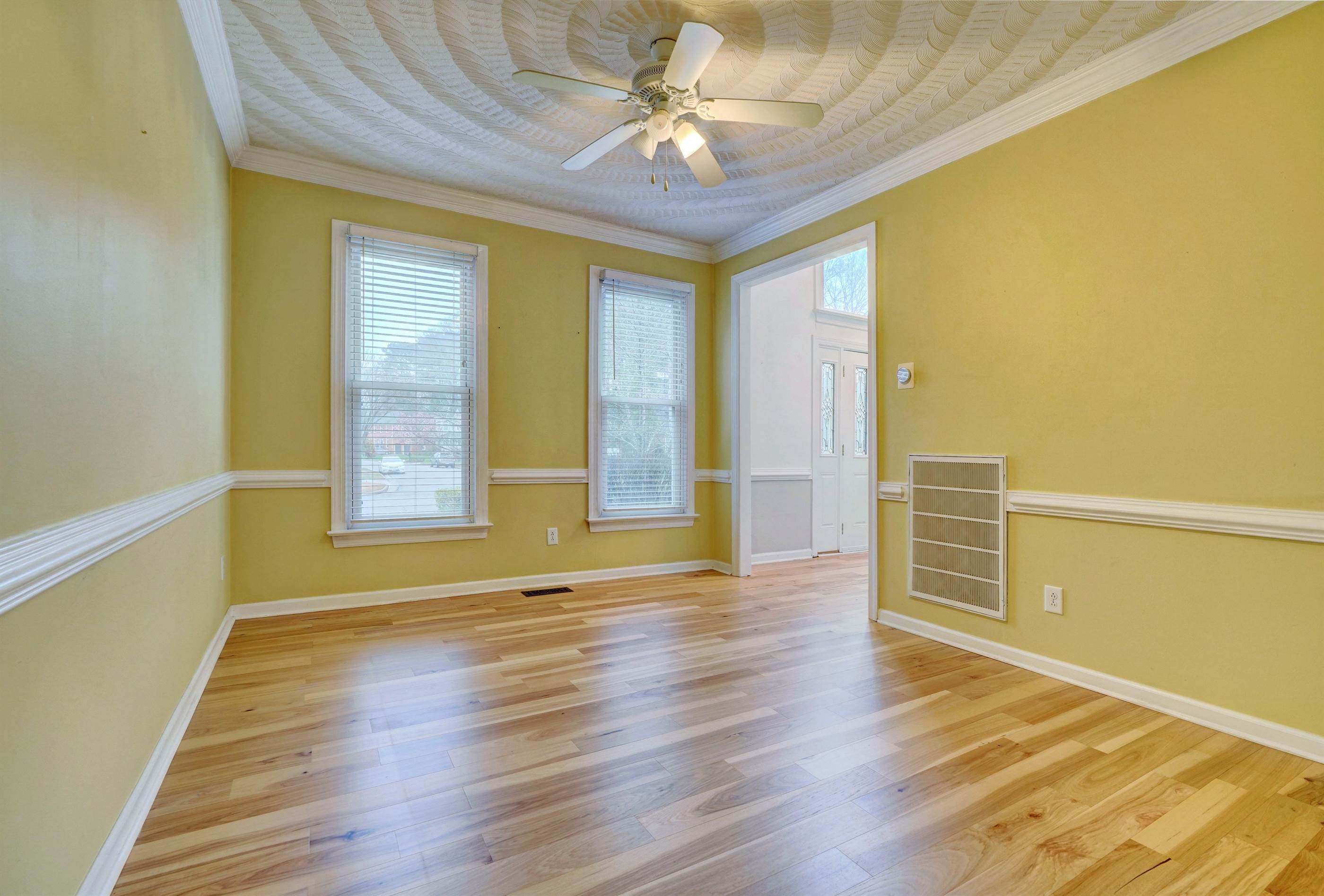 817 Forest Lakes Dr, Chesapeake, VA 23322