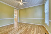 817 Forest Lakes Dr, Chesapeake, VA 23322