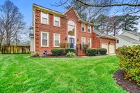 817 Forest Lakes Dr, Chesapeake, VA 23322