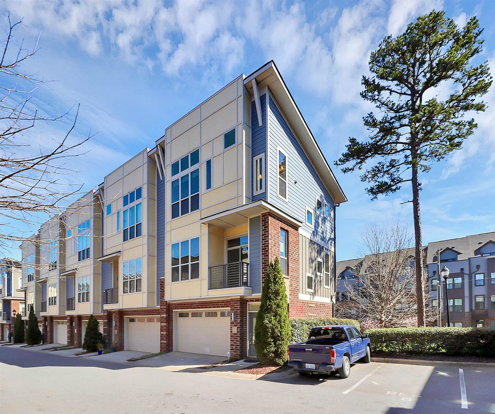 1037 Pierre Dr, Charlotte, NC 28205