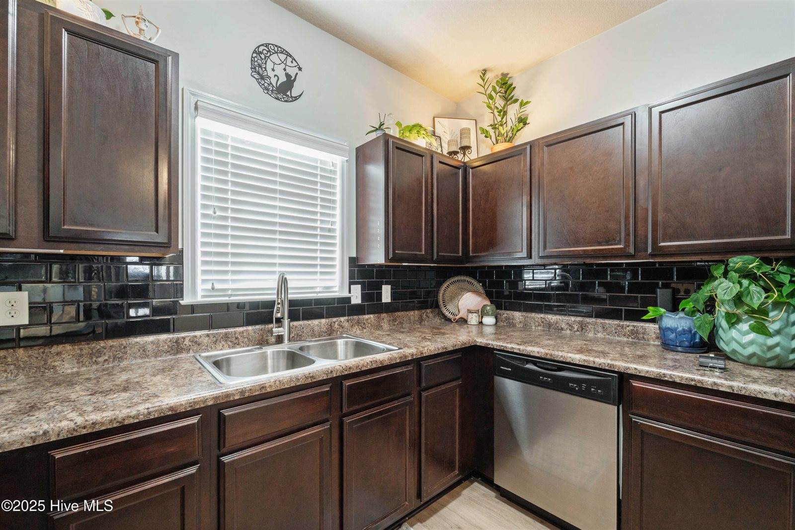 104 Waterstone Lane, Jacksonville, NC 28546