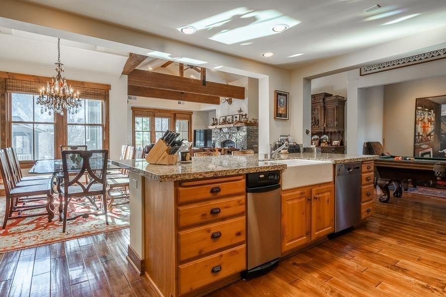 1126 Pyramid Peak Drive, Mammoth Lakes, CA 93546