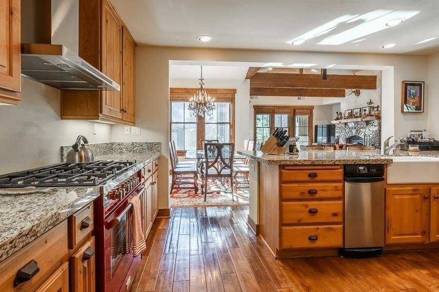 1126 Pyramid Peak Drive, Mammoth Lakes, CA 93546