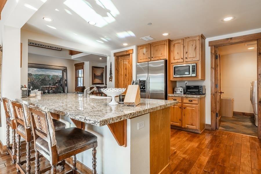 1126 Pyramid Peak Drive, Mammoth Lakes, CA 93546