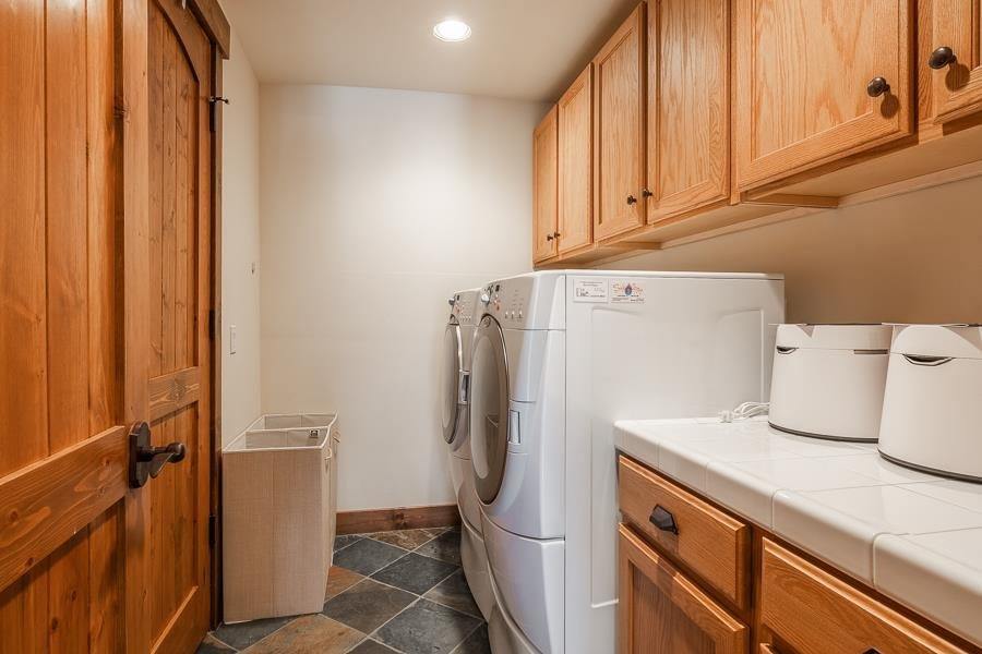 1126 Pyramid Peak Drive, Mammoth Lakes, CA 93546