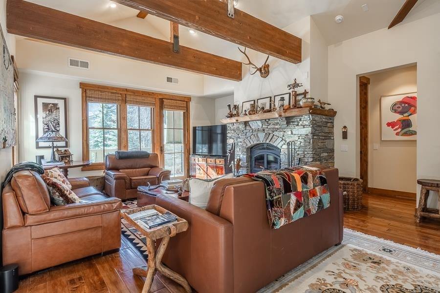 1126 Pyramid Peak Drive, Mammoth Lakes, CA 93546