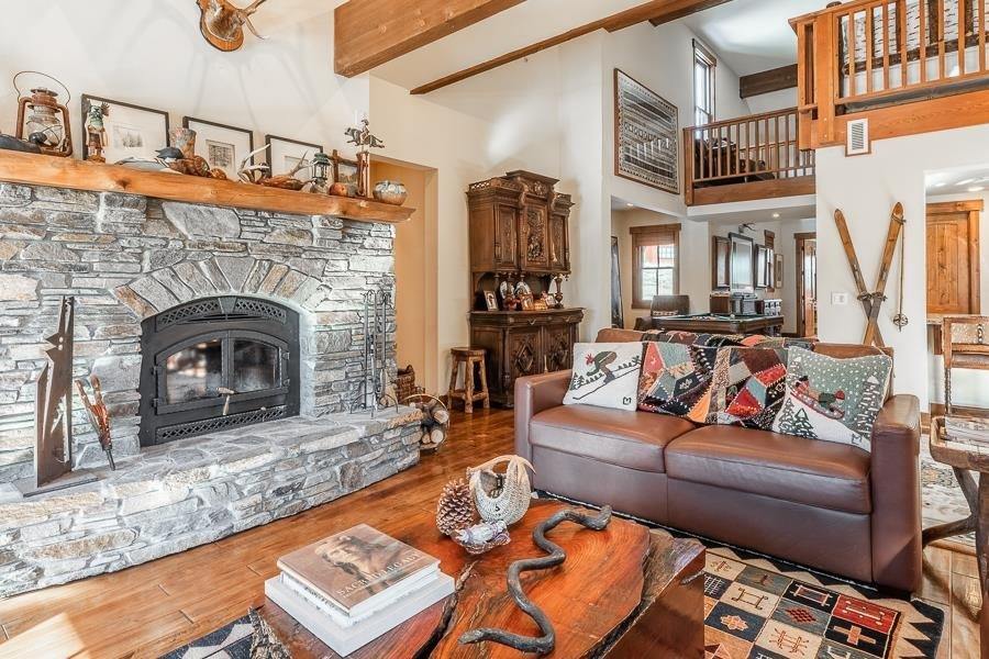 1126 Pyramid Peak Drive, Mammoth Lakes, CA 93546