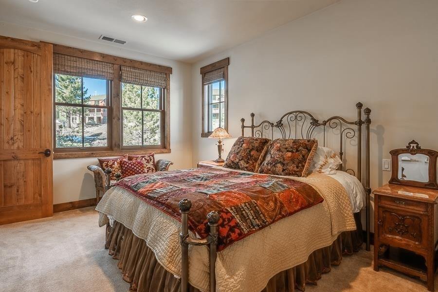 1126 Pyramid Peak Drive, Mammoth Lakes, CA 93546