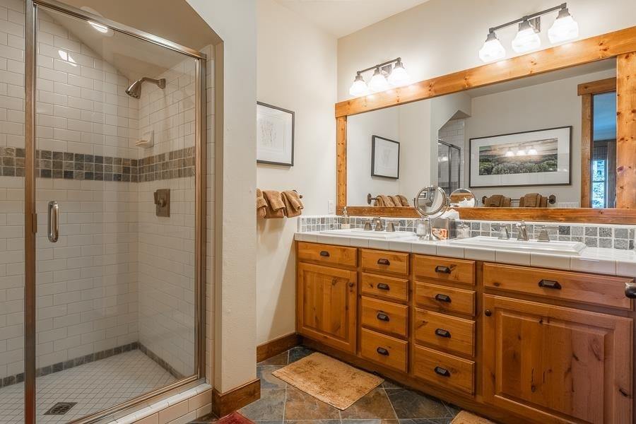 1126 Pyramid Peak Drive, Mammoth Lakes, CA 93546