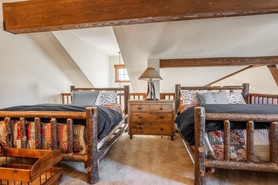 1126 Pyramid Peak Drive, Mammoth Lakes, CA 93546
