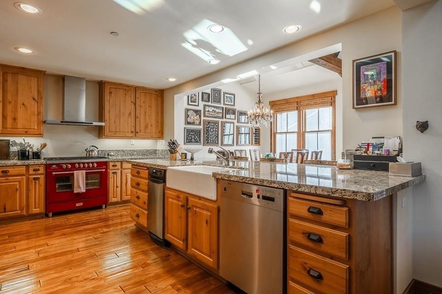 1126 Pyramid Peak Drive, Mammoth Lakes, CA 93546