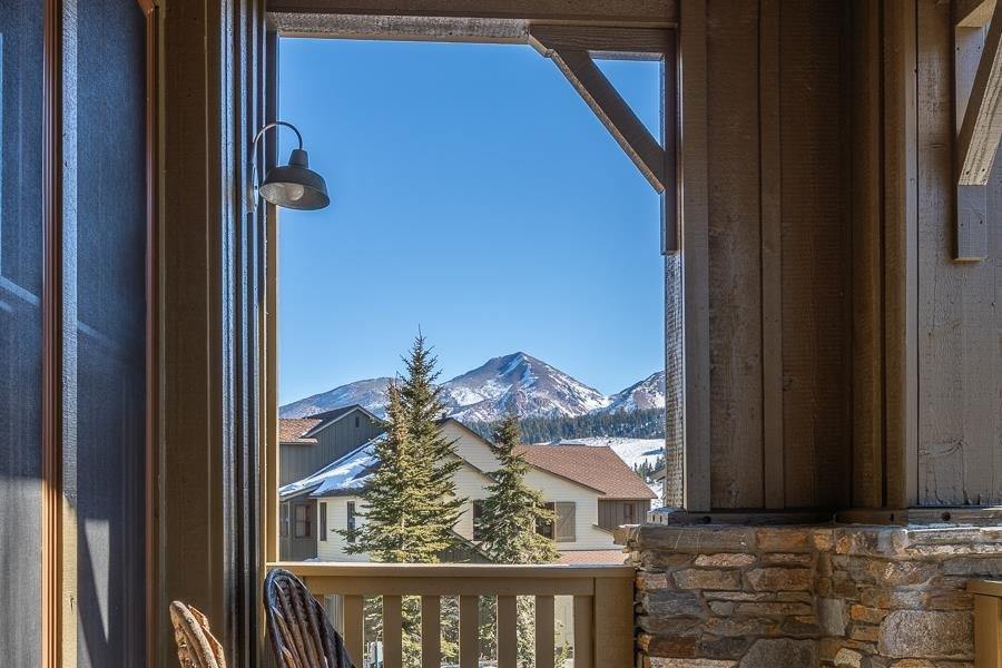 1126 Pyramid Peak Drive, Mammoth Lakes, CA 93546