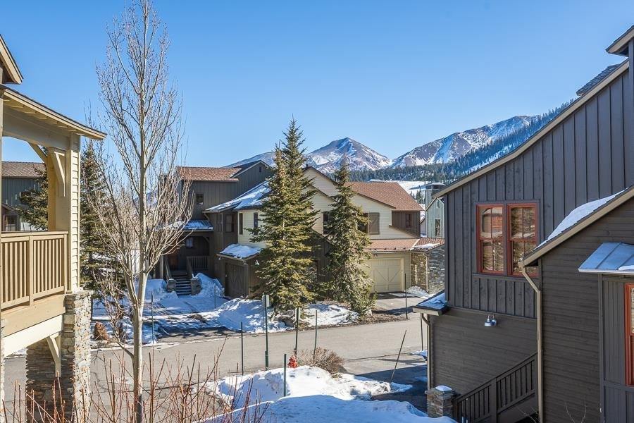 1126 Pyramid Peak Drive, Mammoth Lakes, CA 93546