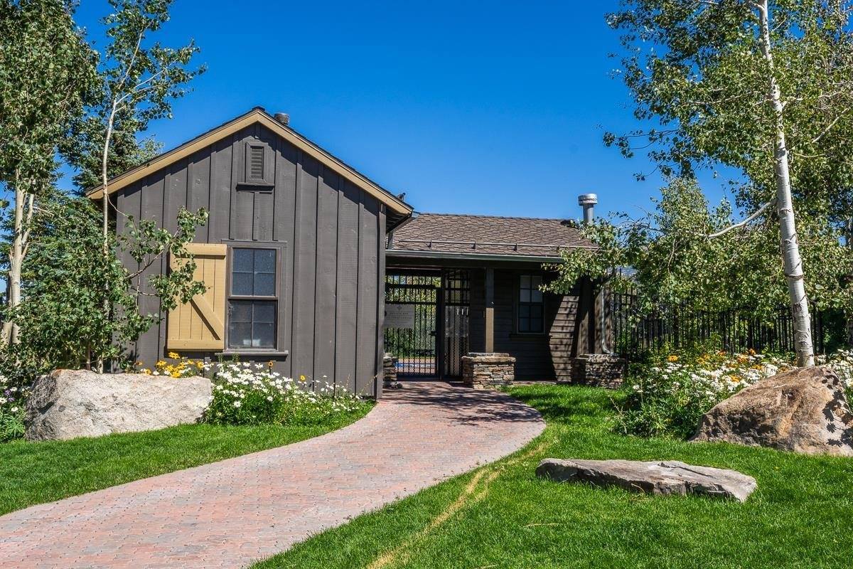 1126 Pyramid Peak Drive, Mammoth Lakes, CA 93546