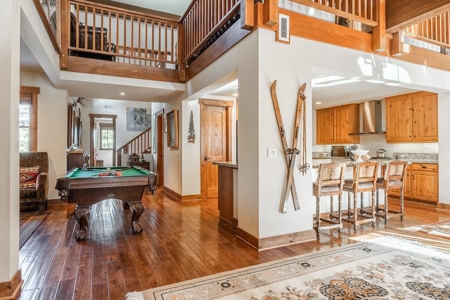 1126 Pyramid Peak Drive, Mammoth Lakes, CA 93546