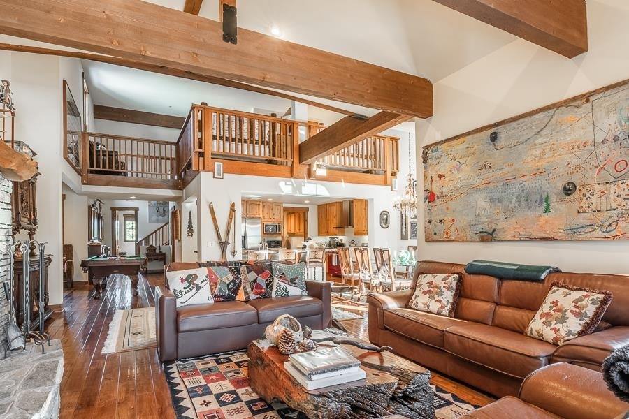 1126 Pyramid Peak Drive, Mammoth Lakes, CA 93546