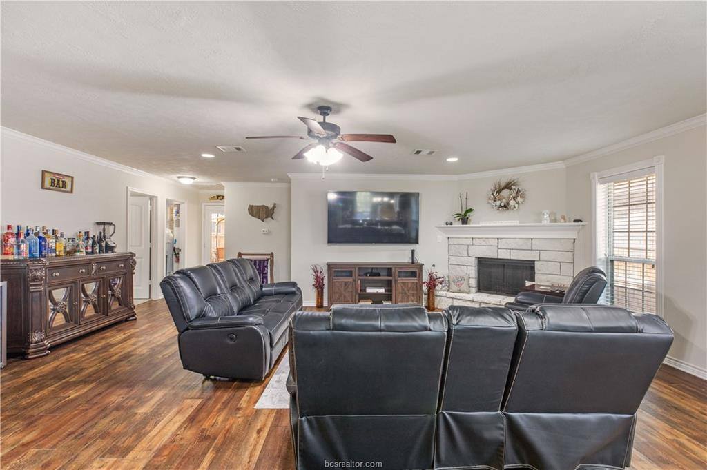 917 Emerald Dove Avenue, College Station, TX 77845