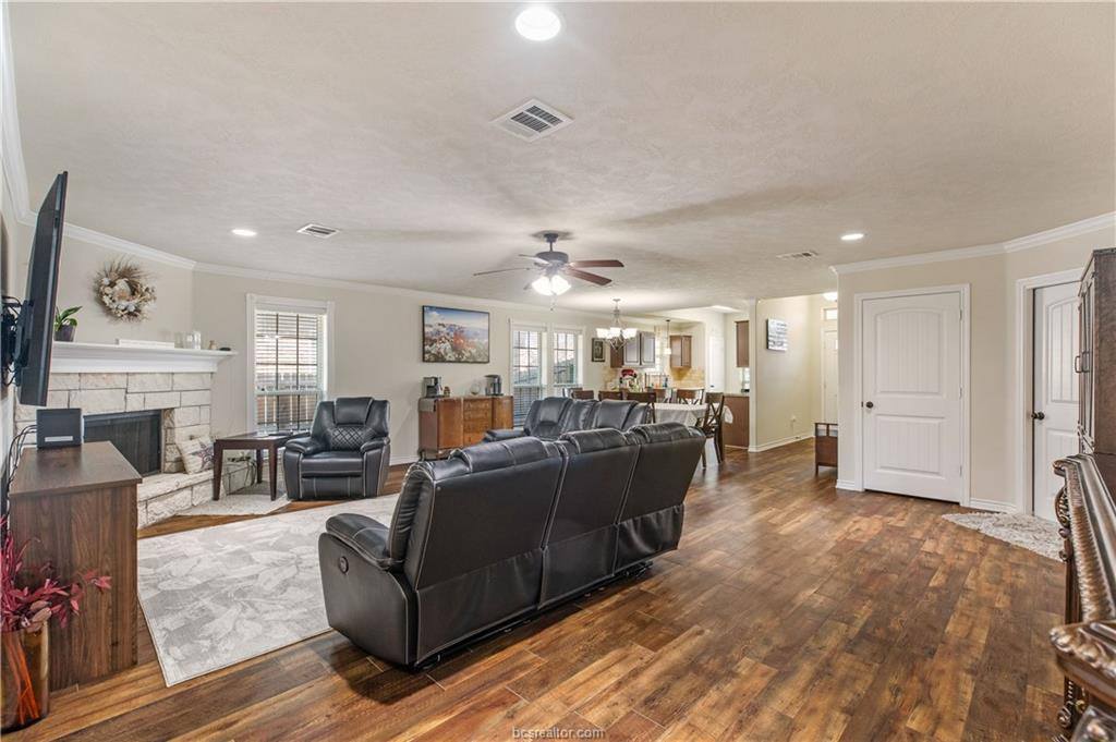 917 Emerald Dove Avenue, College Station, TX 77845