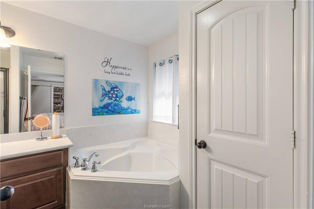 917 Emerald Dove Avenue, College Station, TX 77845