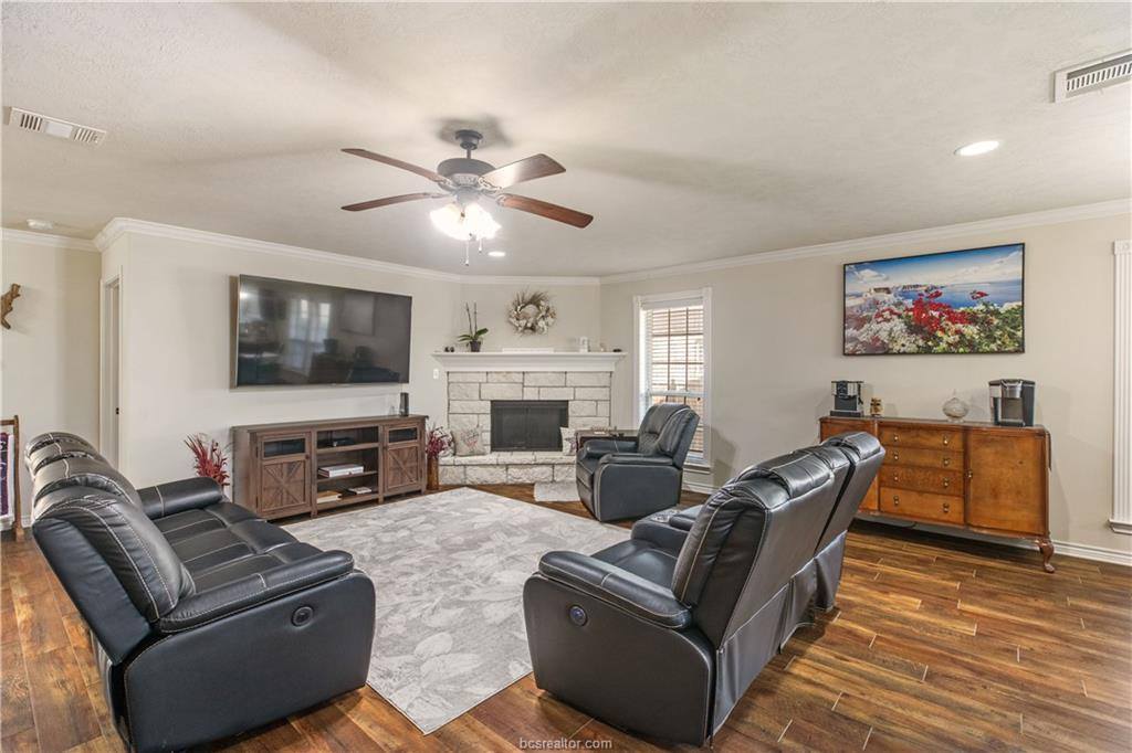 917 Emerald Dove Avenue, College Station, TX 77845