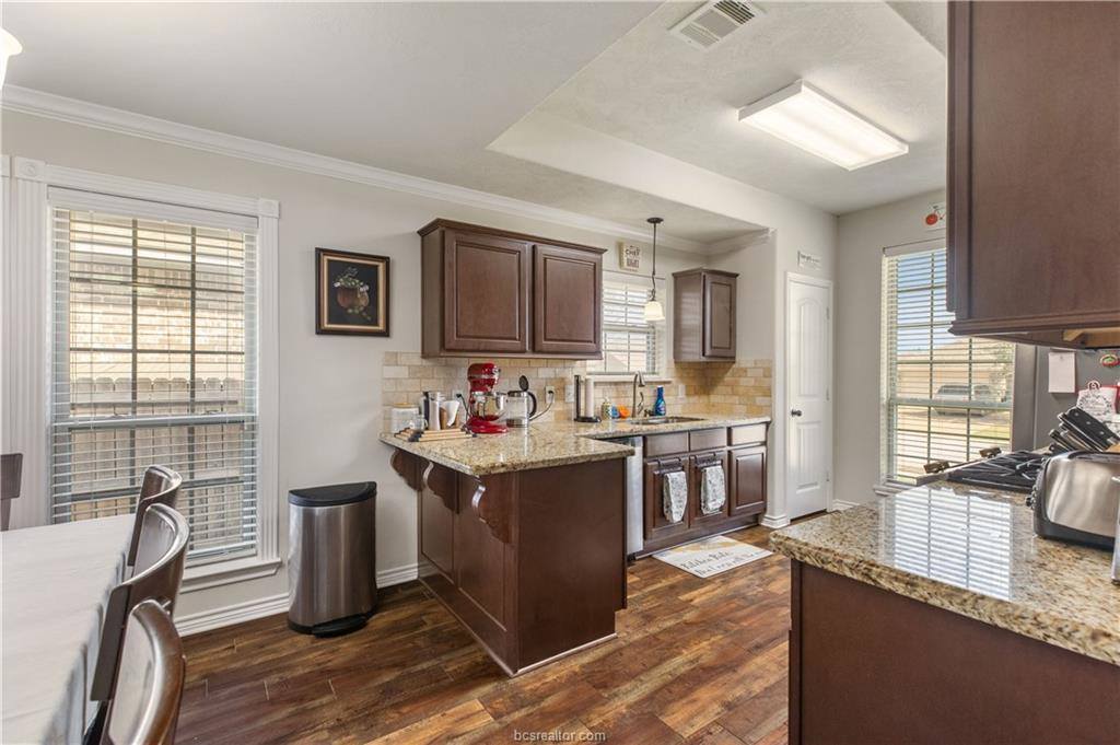 917 Emerald Dove Avenue, College Station, TX 77845