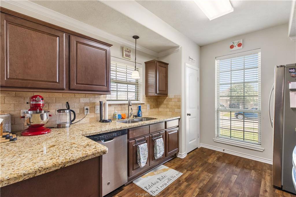 917 Emerald Dove Avenue, College Station, TX 77845