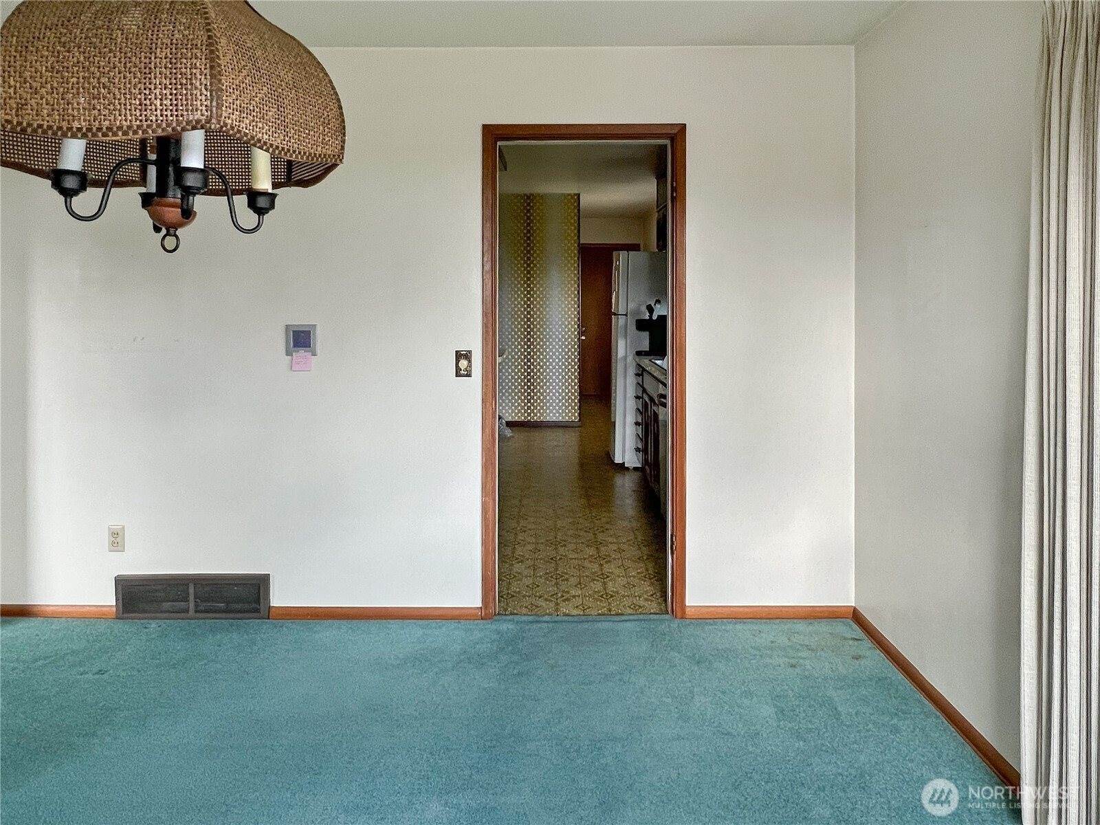 19544 53rd Ave NE, Lake Forest Park, WA 98155