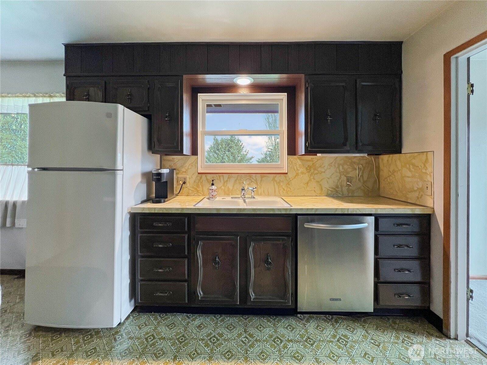 19544 53rd Ave NE, Lake Forest Park, WA 98155