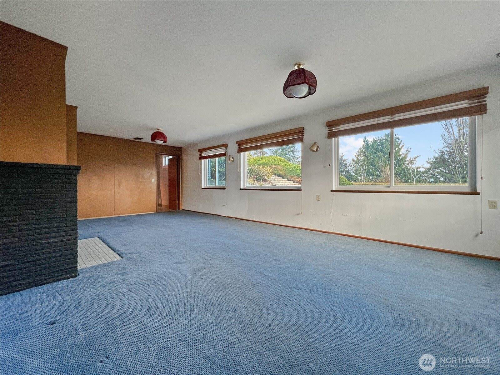 19544 53rd Ave NE, Lake Forest Park, WA 98155