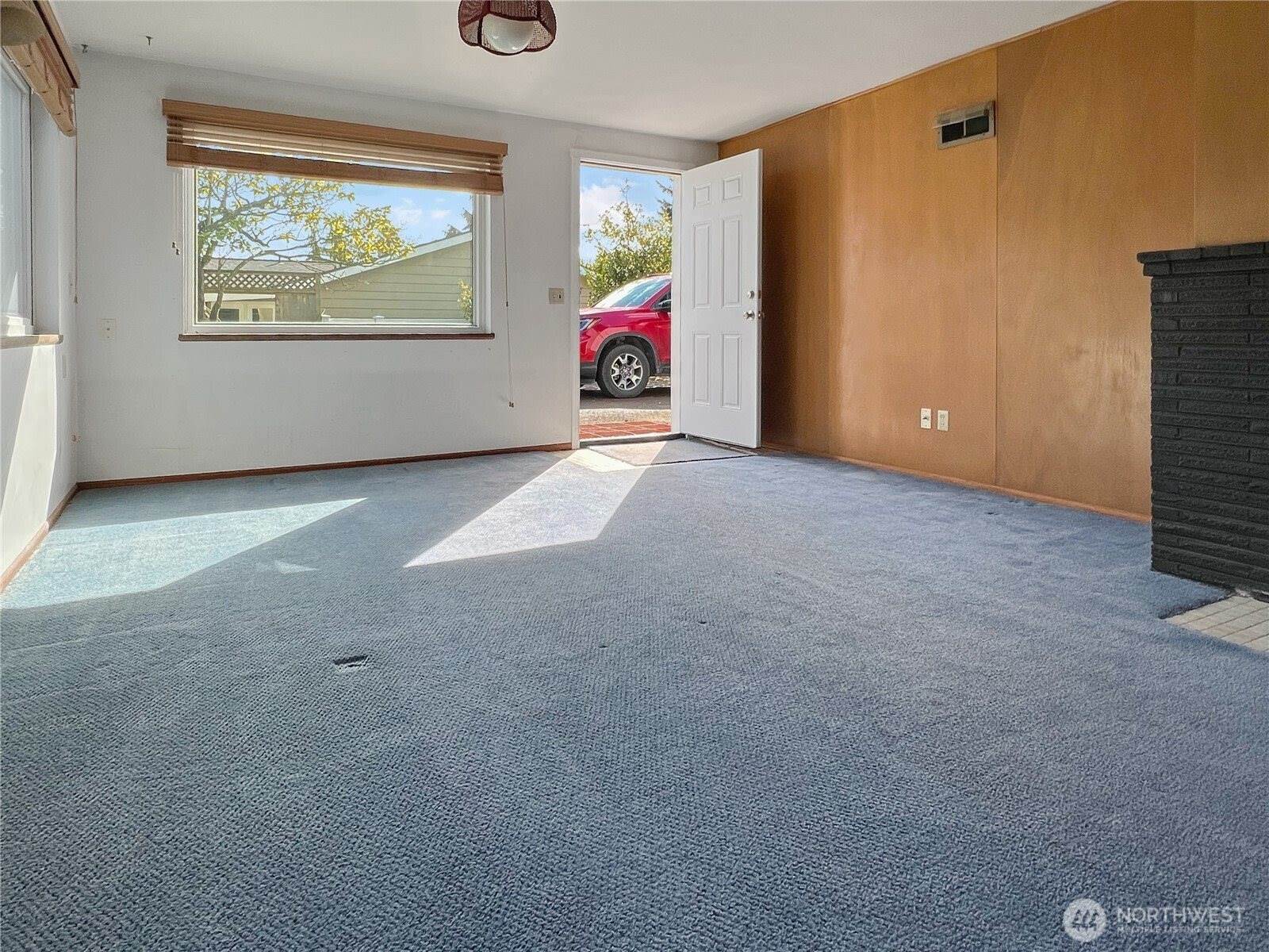 19544 53rd Ave NE, Lake Forest Park, WA 98155