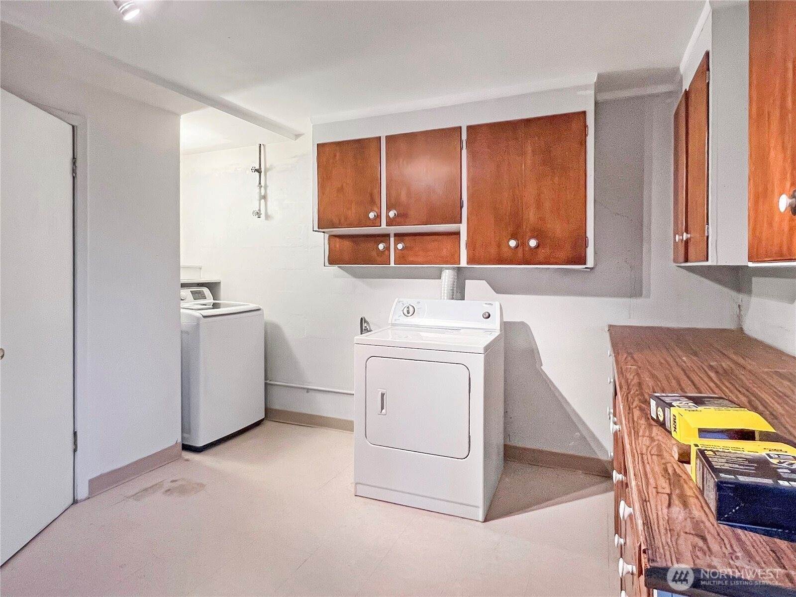 19544 53rd Ave NE, Lake Forest Park, WA 98155