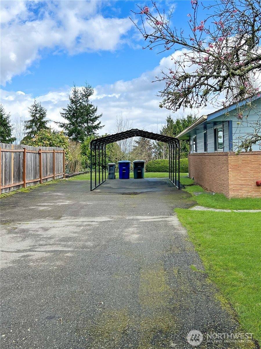 19544 53rd Ave NE, Lake Forest Park, WA 98155