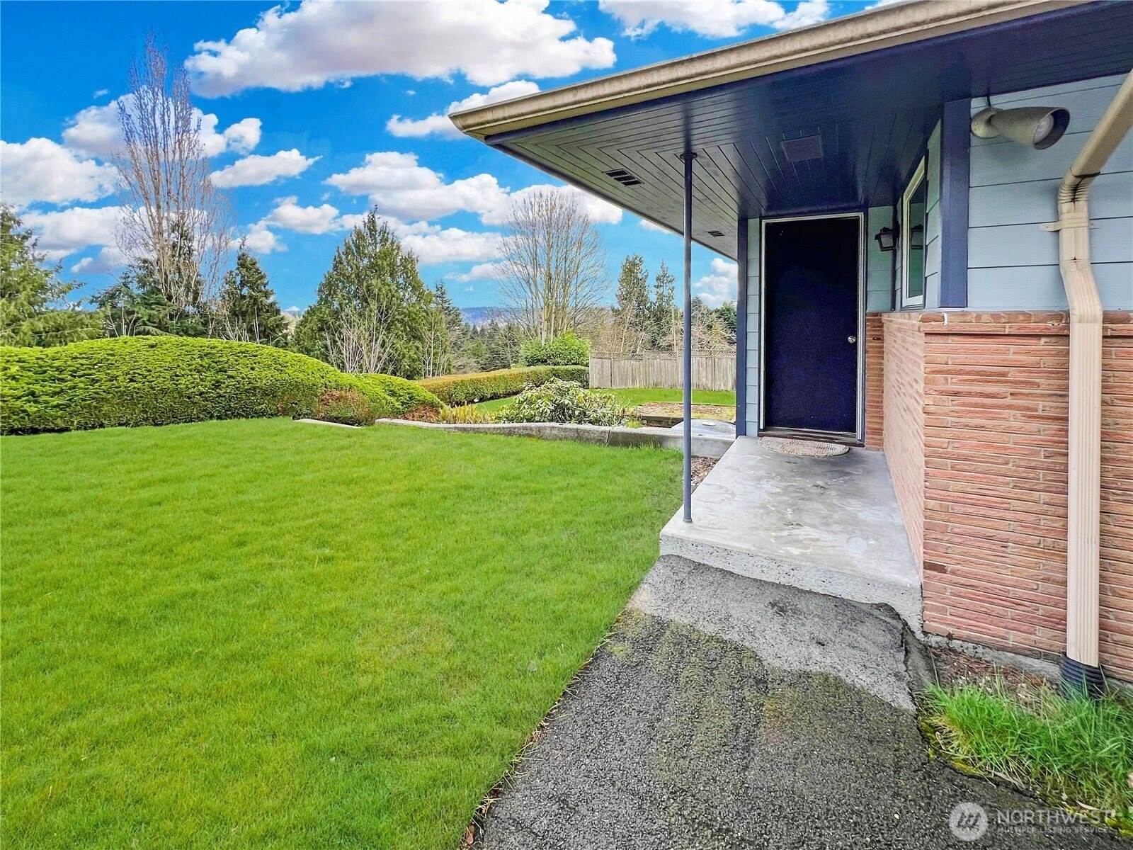 19544 53rd Ave NE, Lake Forest Park, WA 98155