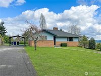 19544 53rd Ave NE, Lake Forest Park, WA 98155