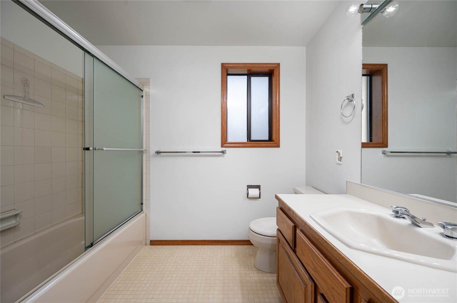 12371 Rainier Drive, Burlington, WA 98233