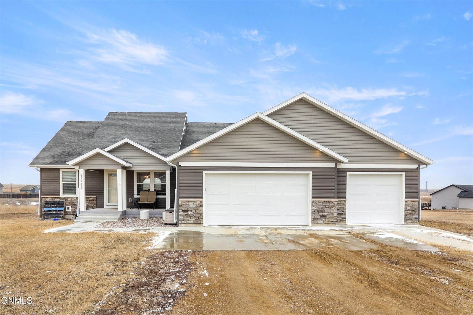 13679 Hawthorn Loop, Williston, ND 58801