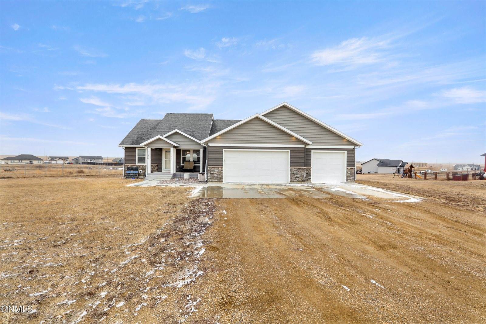 13679 Hawthorn Loop, Williston, ND 58801