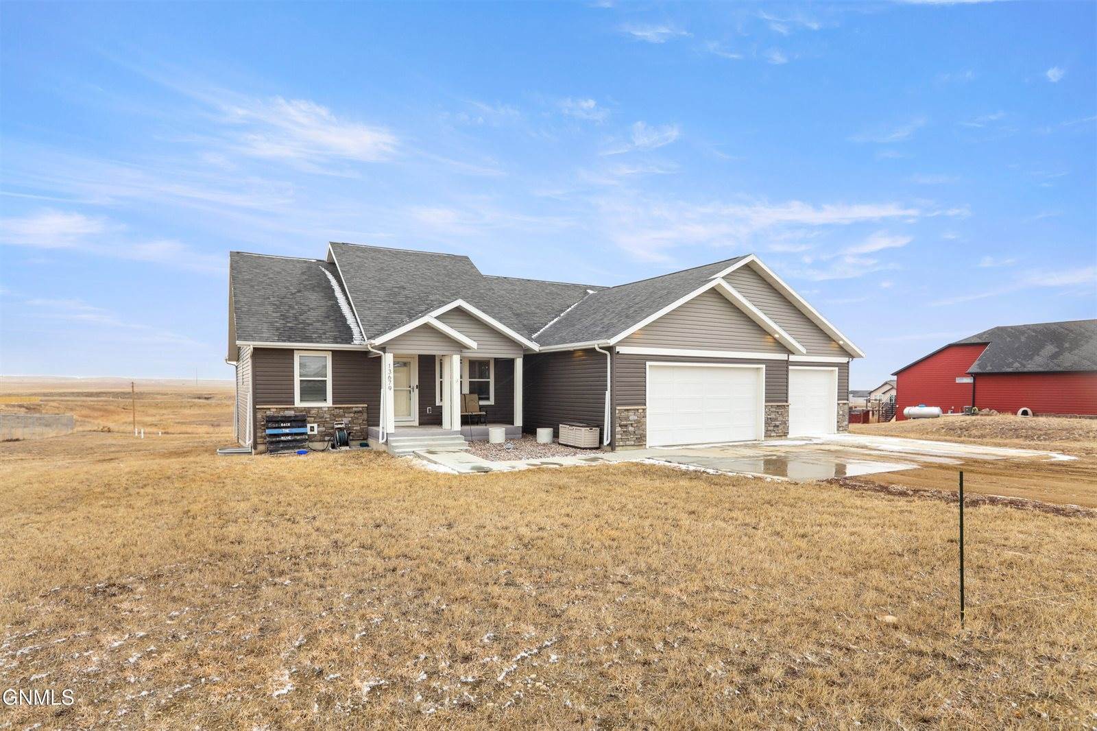13679 Hawthorn Loop, Williston, ND 58801